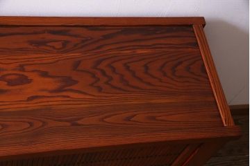 新古品　民芸家具　ニレ無垢材　5尺　上品な雰囲気漂う水屋箪笥・下(収納棚、キャビネット)(R-038309)