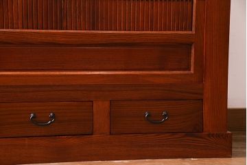 新古品　民芸家具　ニレ無垢材　5尺　上品な雰囲気漂う水屋箪笥・下(収納棚、キャビネット)(R-038309)