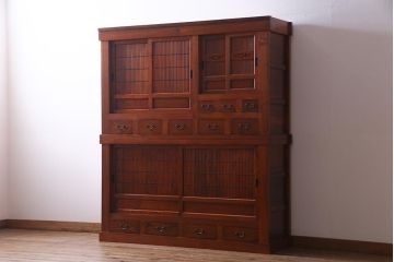 新古品　民芸家具　ニレ無垢材　上品な雰囲気漂う水屋箪笥(収納棚、和箪笥、キャビネット)(R-038310)