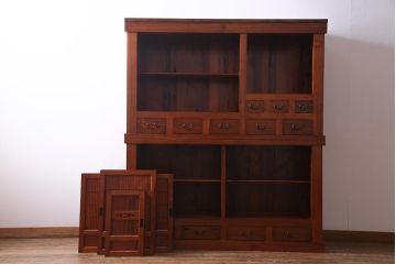 新古品　民芸家具　ニレ無垢材　上品な雰囲気漂う水屋箪笥(収納棚、和箪笥、キャビネット)(R-038310)