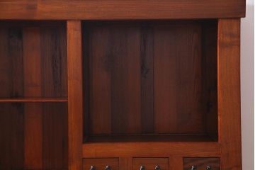 新古品　民芸家具　ニレ無垢材　上品な雰囲気漂う水屋箪笥(収納棚、和箪笥、キャビネット)(R-038310)