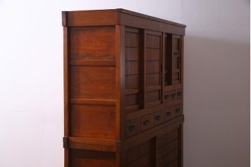 新古品　民芸家具　ニレ無垢材　上品な雰囲気漂う水屋箪笥(収納棚、和箪笥、キャビネット)(R-038310)