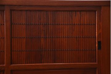 新古品　民芸家具　ニレ無垢材　上品な雰囲気漂う水屋箪笥(収納棚、和箪笥、キャビネット)(R-038310)
