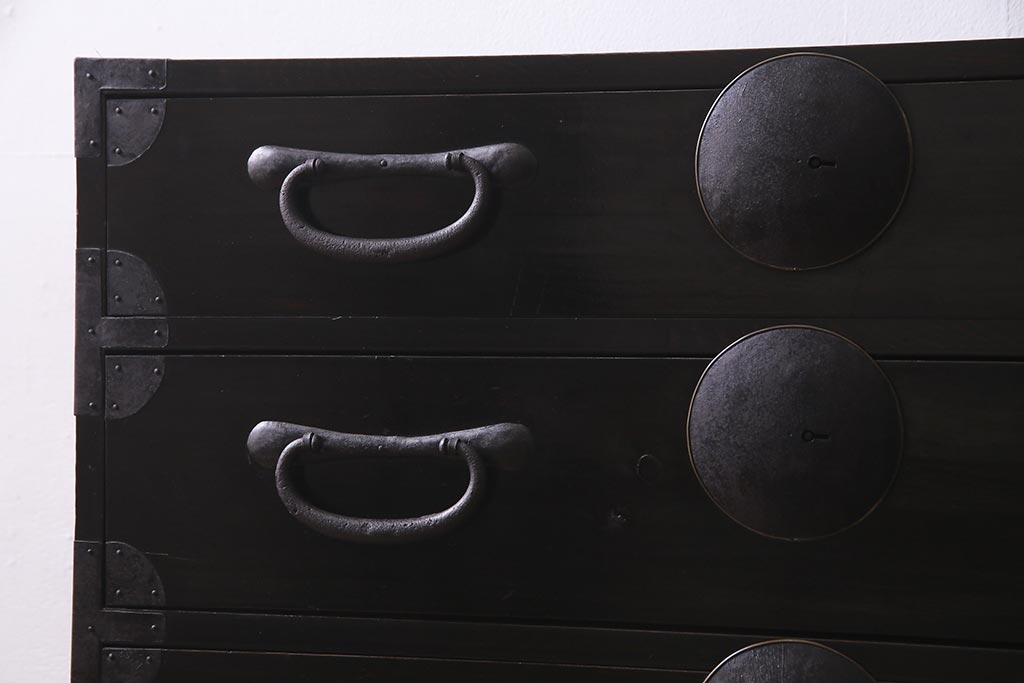 アンティーク家具　大正昭和初期　和製アンティーク　脚付きリメイク　丸金具が渋さを引き立たせる松本衣装箪笥(時代箪笥、チェスト、引き出し)(R-038311)