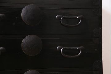 アンティーク家具　大正昭和初期　和製アンティーク　脚付きリメイク　丸金具が渋さを引き立たせる松本衣装箪笥(時代箪笥、チェスト、引き出し)(R-038311)