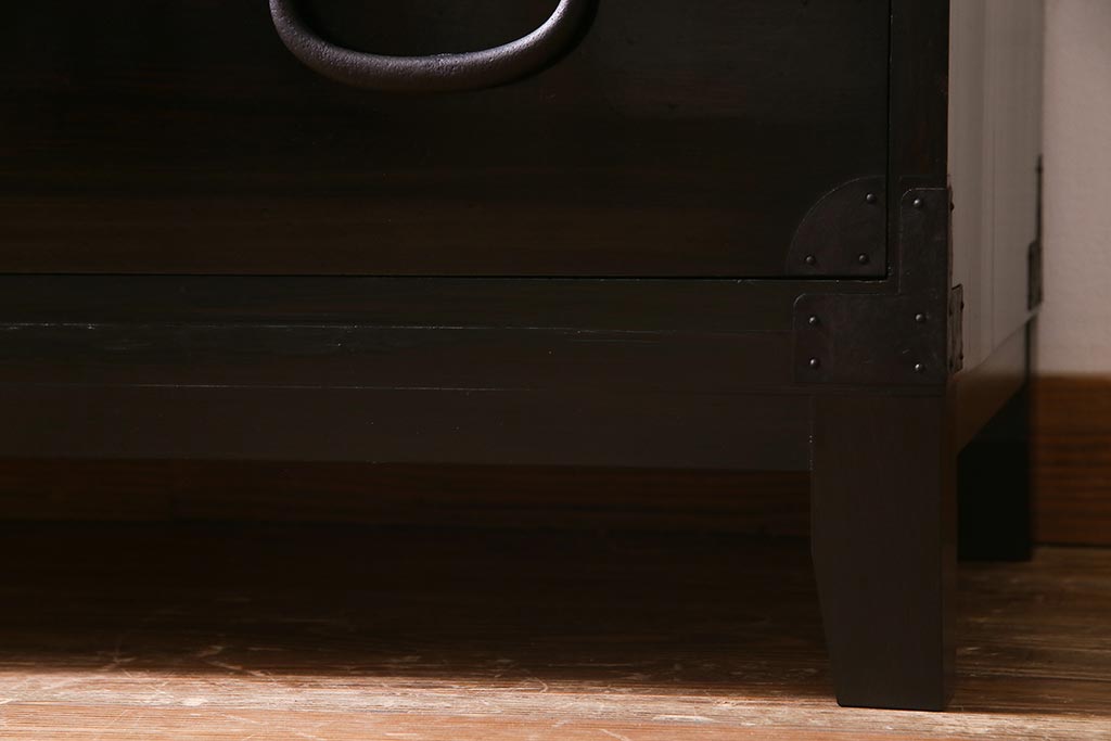 アンティーク家具　大正昭和初期　和製アンティーク　脚付きリメイク　丸金具が渋さを引き立たせる松本衣装箪笥(時代箪笥、チェスト、引き出し)(R-038311)