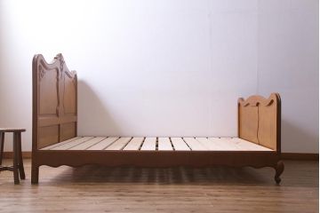 アンティーク家具　フランスアンティーク　オーク材　ロカイユ装飾が魅力的な木製ベッドフレーム(R-038315)