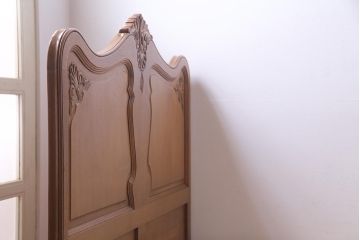 アンティーク家具　フランスアンティーク　オーク材　ロカイユ装飾が魅力的な木製ベッドフレーム(R-038315)