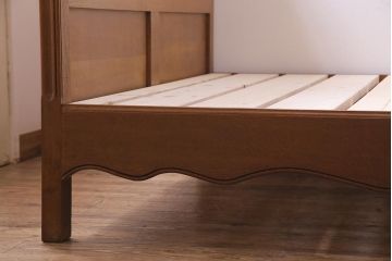 アンティーク家具　フランスアンティーク　オーク材　ロカイユ装飾が魅力的な木製ベッドフレーム(R-038315)
