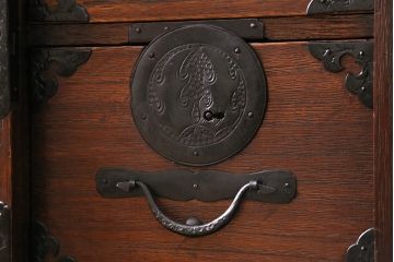 アンティーク家具　美品!　前面ケヤキ材　閂付き　特注金具　上手物の仙台車箪笥(仙台箪笥、時代箪笥)(R-038317)