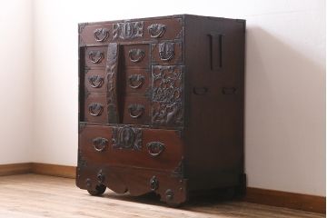 アンティーク家具　美品!　前面ケヤキ材　閂付き　特注金具　上手物の仙台車箪笥(仙台箪笥、時代箪笥)(R-038317)