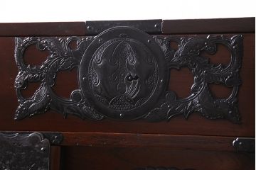 アンティーク家具　美品!　前面ケヤキ材　閂付き　特注金具　上手物の仙台車箪笥(仙台箪笥、時代箪笥)(R-038317)