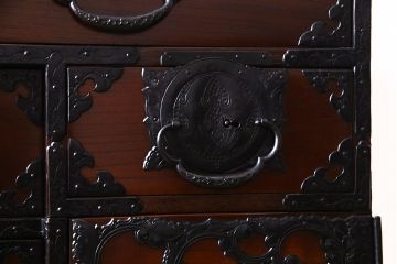 アンティーク家具　美品!　前面ケヤキ材　閂付き　特注金具　上手物の仙台車箪笥(仙台箪笥、時代箪笥)(R-038317)