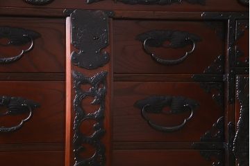 アンティーク家具　美品!　前面ケヤキ材　閂付き　特注金具　上手物の仙台車箪笥(仙台箪笥、時代箪笥)(R-038317)