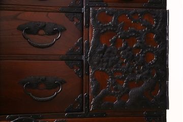 アンティーク家具　美品!　前面ケヤキ材　閂付き　特注金具　上手物の仙台車箪笥(仙台箪笥、時代箪笥)(R-038317)