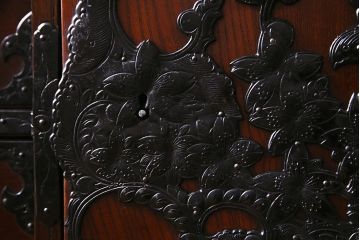 アンティーク家具　美品!　前面ケヤキ材　閂付き　特注金具　上手物の仙台車箪笥(仙台箪笥、時代箪笥)(R-038317)