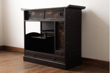 中古　工芸家具　漆・変わり塗り　螺鈿(らでん)　魅惑的な雰囲気を放つ茶棚(飾り棚、戸棚)(R-038318)