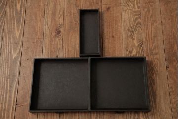 中古　工芸家具　漆・変わり塗り　螺鈿(らでん)　魅惑的な雰囲気を放つ茶棚(飾り棚、戸棚)(R-038318)