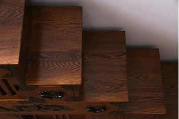 新古品　民芸家具　ニレ無垢材　雲竜金具　両面使い!ユニット型階段箪笥(和タンス)(R-038322)