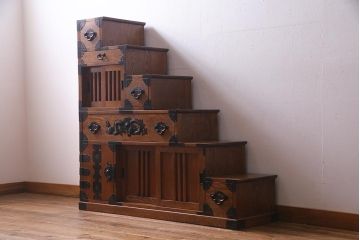 新古品　民芸家具　ニレ無垢材　雲竜金具　両面使い!ユニット型階段箪笥(和タンス)(R-038322)