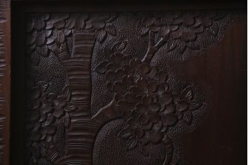 ビンテージ　伝統工芸　軽井沢彫り　桜の木が彫られた木製ベッドフレーム(R-038324)