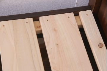 ビンテージ　伝統工芸　軽井沢彫り　桜の木が彫られた木製ベッドフレーム(R-038324)