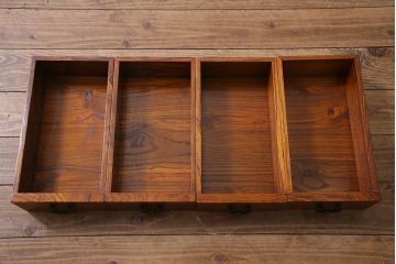 新古品　民芸家具　ニレ無垢材　上品な和の雰囲気を醸し出す水屋箪笥・上(サイドボード、戸棚)(R-038326)