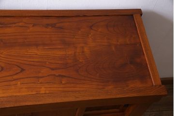 新古品　民芸家具　ニレ無垢材　上品な和の雰囲気を醸し出す水屋箪笥・上(サイドボード、戸棚)(R-038326)