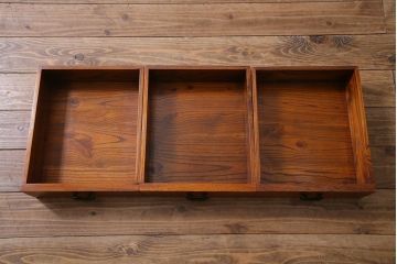 新古品　民芸家具　ニレ無垢材　上品な和の雰囲気を醸し出す水屋箪笥・下(サイドボード、戸棚)(R-038327)