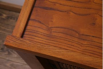 新古品　民芸家具　ニレ無垢材　上品な和の雰囲気を醸し出す水屋箪笥・下(サイドボード、戸棚)(R-038327)
