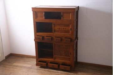 新古品　民芸家具　ニレ無垢材　上品な和の雰囲気を醸し出す重ね水屋箪笥(収納棚、戸棚)(R-038328)