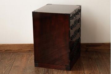 中古　仙台箪笥　門間箪笥店(門間屋)　ケヤキ材　木地呂塗 牡丹をあしらった金具が美しい小箪笥 (収納棚、引き出し)(R-038329)