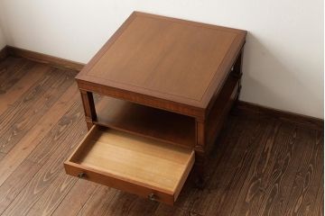 中古　DREXEL HERITAGE(ドレクセルヘリテイジ)　Triune(トライユン)　クラシカルな佇まいが魅力のランプテーブル(サイドテーブル)(R-038333)