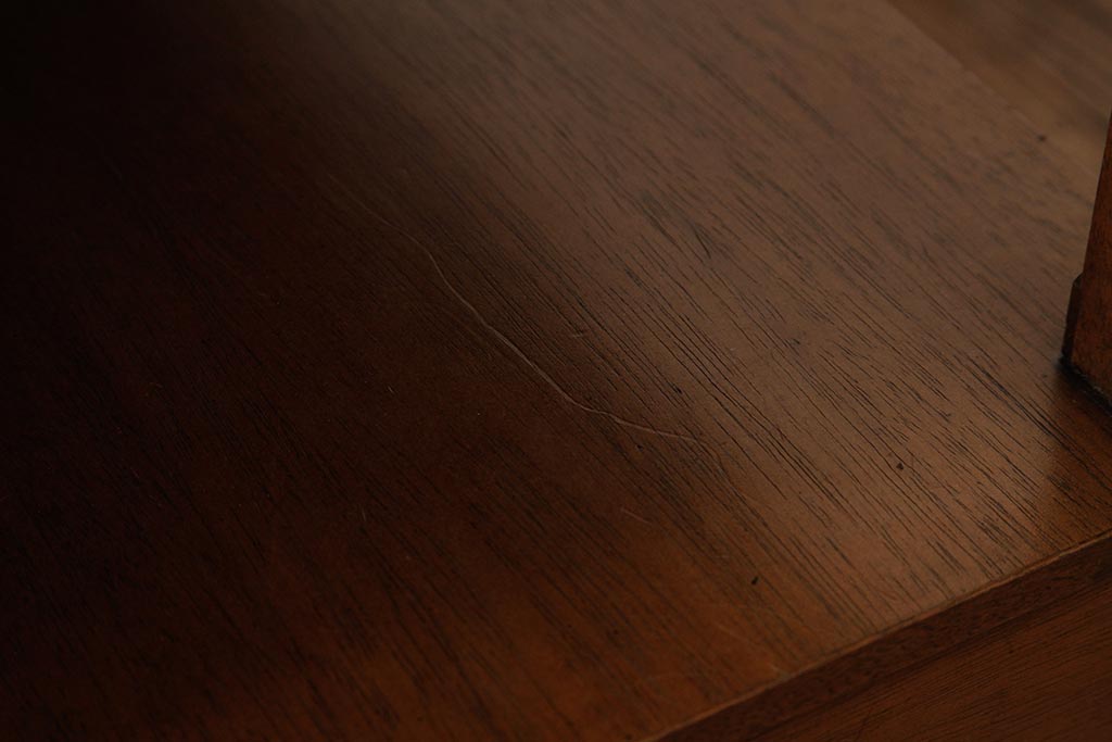 中古　DREXEL HERITAGE(ドレクセルヘリテイジ)　Triune(トライユン)　クラシカルな佇まいが魅力のランプテーブル(サイドテーブル)(R-038333)