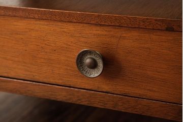 中古　DREXEL HERITAGE(ドレクセルヘリテイジ)　Triune(トライユン)　クラシカルな佇まいが魅力のランプテーブル(サイドテーブル)(R-038333)