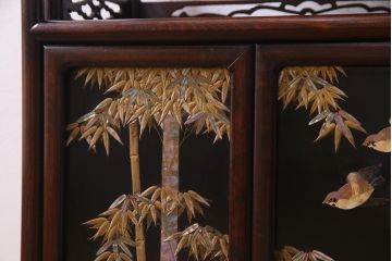 アンティーク家具　時代物　漆塗り　紫檀材　螺鈿と蒔絵の装飾が上品な茶棚(飾り棚、収納棚)(R-038335)