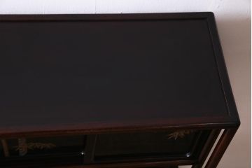 アンティーク家具　時代物　漆塗り　紫檀材　螺鈿と蒔絵の装飾が上品な茶棚(飾り棚、収納棚)(R-038335)