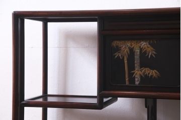 アンティーク家具　時代物　漆塗り　紫檀材　螺鈿と蒔絵の装飾が上品な茶棚(飾り棚、収納棚)(R-038335)