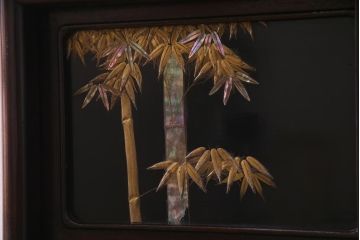アンティーク家具　時代物　漆塗り　紫檀材　螺鈿と蒔絵の装飾が上品な茶棚(飾り棚、収納棚)(R-038335)