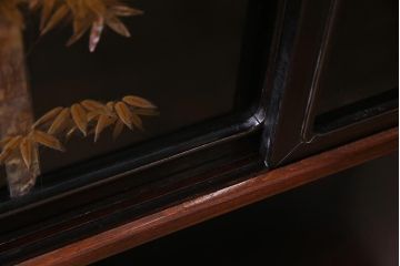 アンティーク家具　時代物　漆塗り　紫檀材　螺鈿と蒔絵の装飾が上品な茶棚(飾り棚、収納棚)(R-038335)