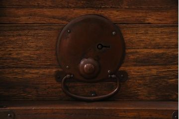 アンティーク家具　前面桐材　味わい深い木肌が魅力的な最上箪笥(ローボード、ローチェスト、衣装箪笥、桐箪笥、桐たんす)(R-038344)