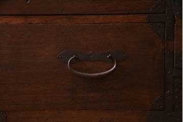 アンティーク家具　前面桐材　味わい深い木肌が魅力的な最上箪笥(ローボード、ローチェスト、衣装箪笥、桐箪笥、桐たんす)(R-038344)