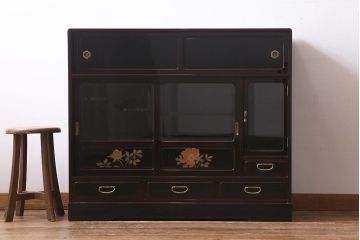 中古　工芸家具　桐材　漆・溜塗り　蒔絵の牡丹が美しい茶箪笥(タンス、飾り棚、桐箪笥、桐たんす)(定価約90万円)(R-038345)