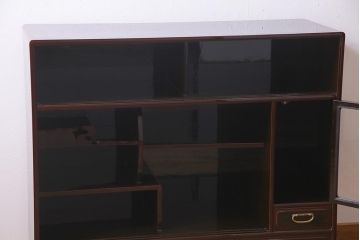 中古　工芸家具　桐材　漆・溜塗り　蒔絵の牡丹が美しい茶箪笥(タンス、飾り棚、桐箪笥、桐たんす)(定価約90万円)(R-038345)