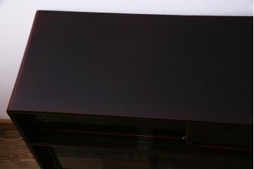 中古　工芸家具　桐材　漆・溜塗り　蒔絵の牡丹が美しい茶箪笥(タンス、飾り棚、桐箪笥、桐たんす)(定価約90万円)(R-038345)