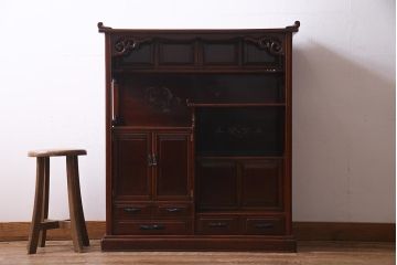 アンティーク家具　総ケヤキ材　上手物　個性的な意匠が目を惹く漆塗りの茶棚(飾り棚、戸棚)(R-038347)