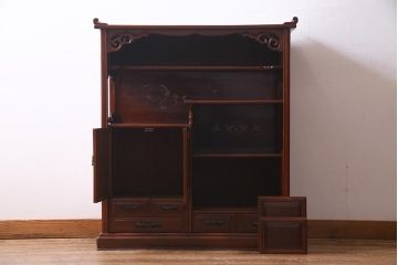 アンティーク家具　総ケヤキ材　上手物　個性的な意匠が目を惹く漆塗りの茶棚(飾り棚、戸棚)(R-038347)