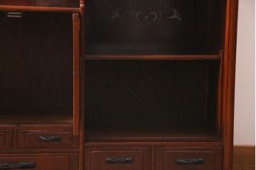 アンティーク家具　総ケヤキ材　上手物　個性的な意匠が目を惹く漆塗りの茶棚(飾り棚、戸棚)(R-038347)