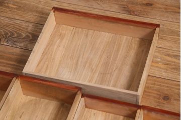 アンティーク家具　総ケヤキ材　上手物　個性的な意匠が目を惹く漆塗りの茶棚(飾り棚、戸棚)(R-038347)