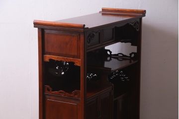 アンティーク家具　総ケヤキ材　上手物　個性的な意匠が目を惹く漆塗りの茶棚(飾り棚、戸棚)(R-038347)